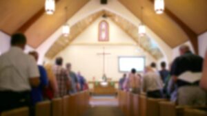 Scandalo a Viareggio: Atti sessuali in chiesa mentre i fedeli aspettano per la messa